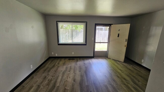 Building Photo - 126 Poplar St Unit #4