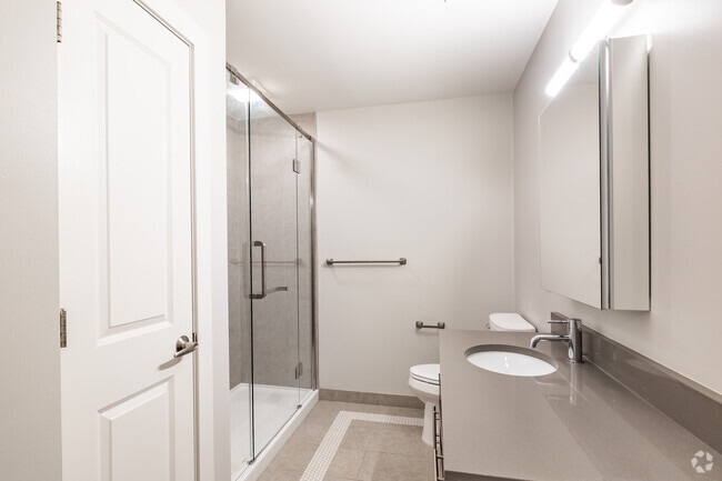 1BR, 1BA - 846SF - Bathroom