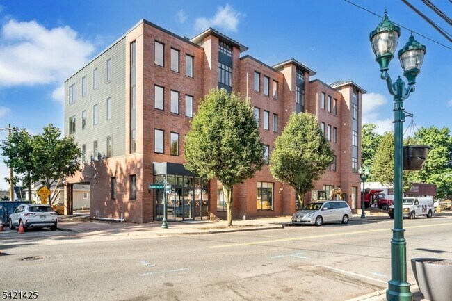 Photo - 1037 Amboy Ave