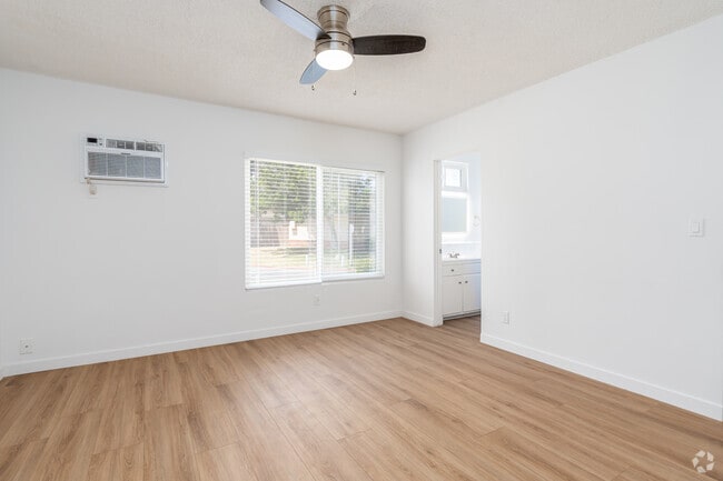 Interior Photo - 1600 W. 5th St. Rental