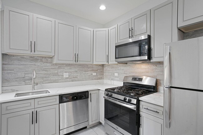 Building Photo - 6105 N Winthrop Ave Unit 3