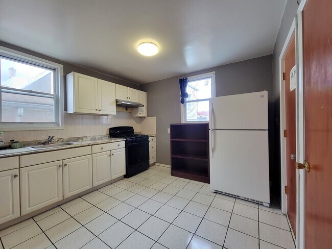Photo - 6 6th St Unit Floor 2