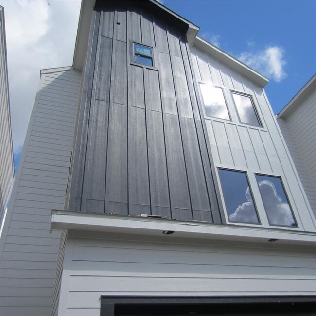 Building Photo - 2419 Rosewood St Rental
