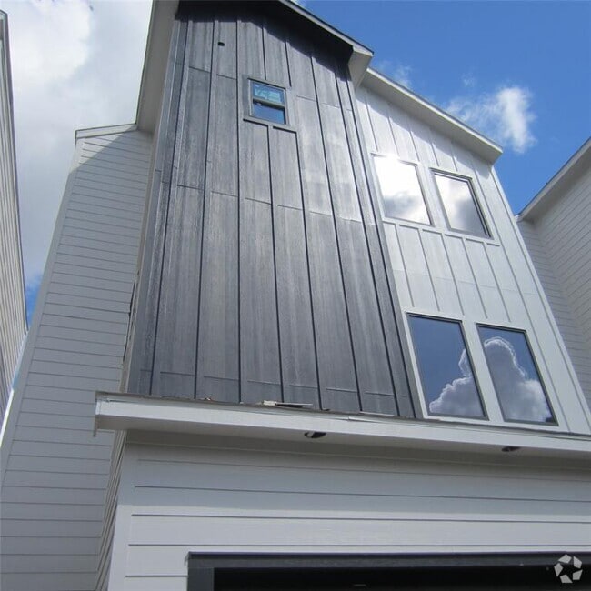 Building Photo - 2419 Rosewood St Rental