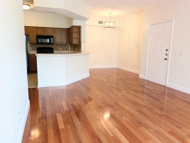 Photo - 3210 Myrtlewood Cir E