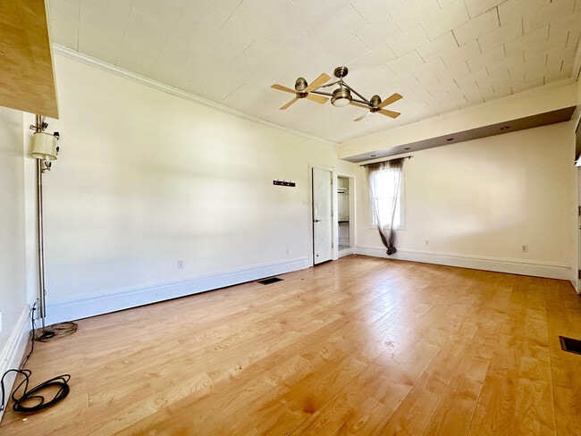 Building Photo - 1326 E Washington St Rental
