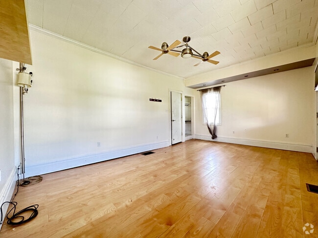 Building Photo - 1326 E Washington St Rental