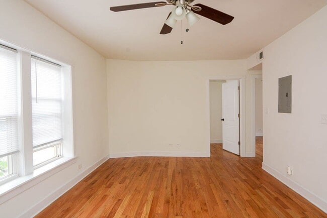 Photo - 4804 N Avers Ave Unit 4804-202