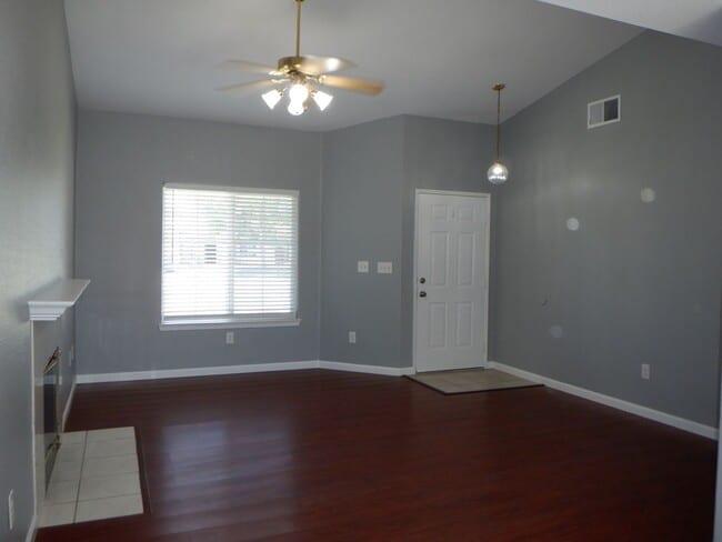 Photo - Convenient Location - Cul De Sac