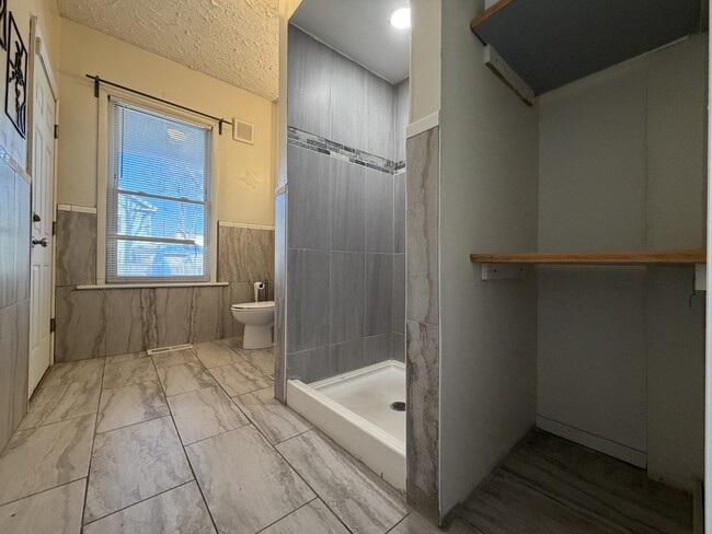 Photo - 470 Noble Ave Unit 468 First Floor