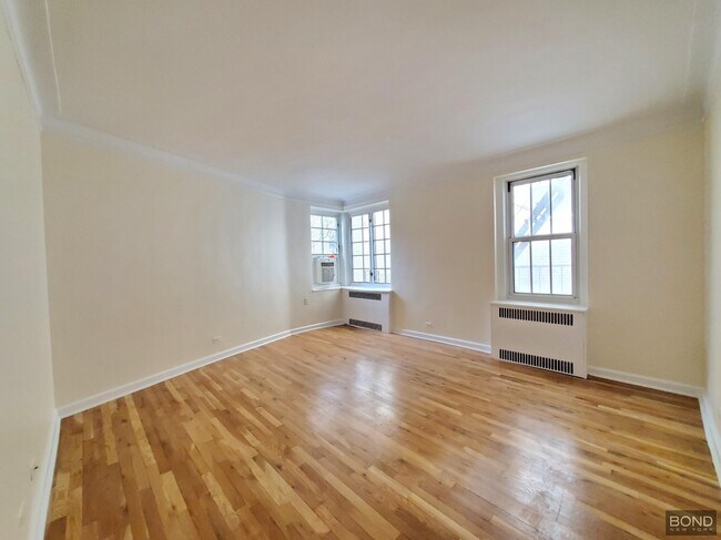 Building Photo - 1 Jane St Unit 3E Rental