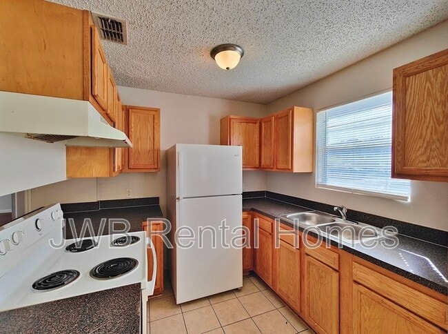 Photo - 1121 La Marche Dr