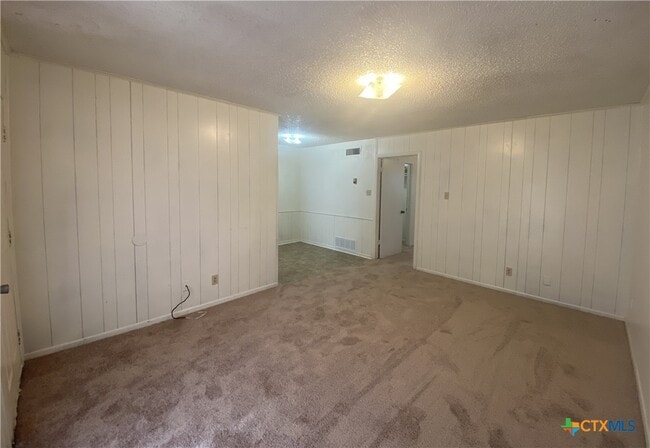 Building Photo - 1105 Parmer Ave Unit 2