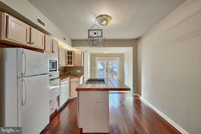 Photo - 1108 Baylis St