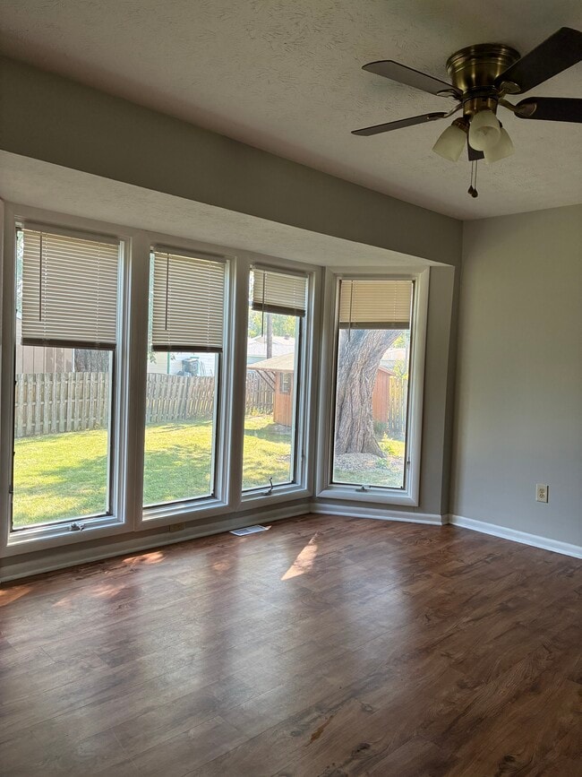 Photo - 1632 Oakmont Ln