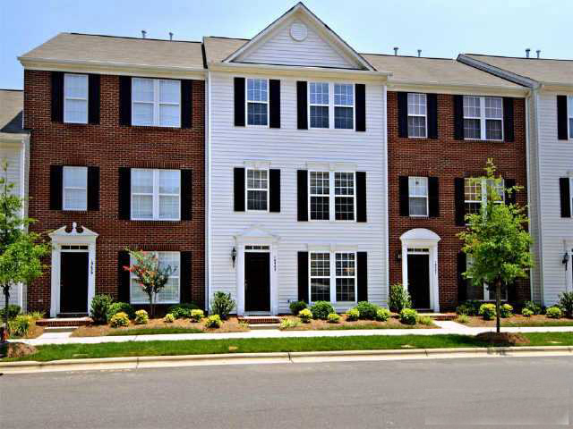 Location, Location, Location! 2 bedroom - Location, Location, Location! 2 bedroom Townhome