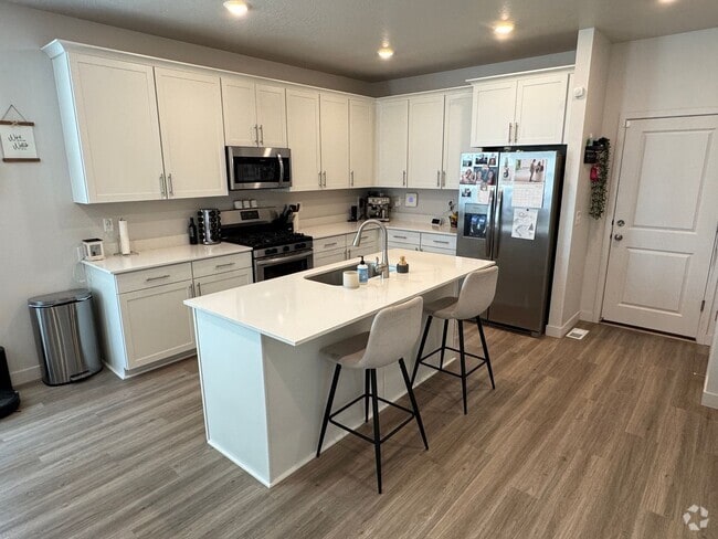 Building Photo - Beautiful NEW build, 4 bedroom 2 bathroom Rental
