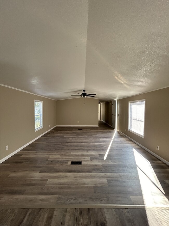 Photo - 526 Chris St