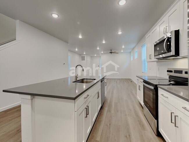Photo - 330 N Addison Way