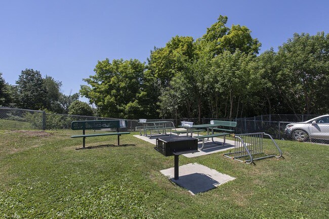 Building Photo - Algonquin