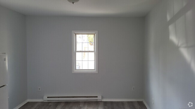 Building Photo - 954 N Main St Rental
