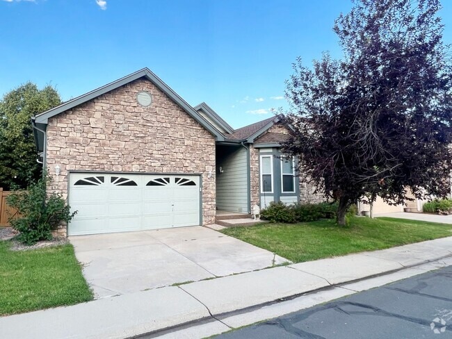 Building Photo - Open Ranch with 3 beds 2 baths and a 2-car... Rental