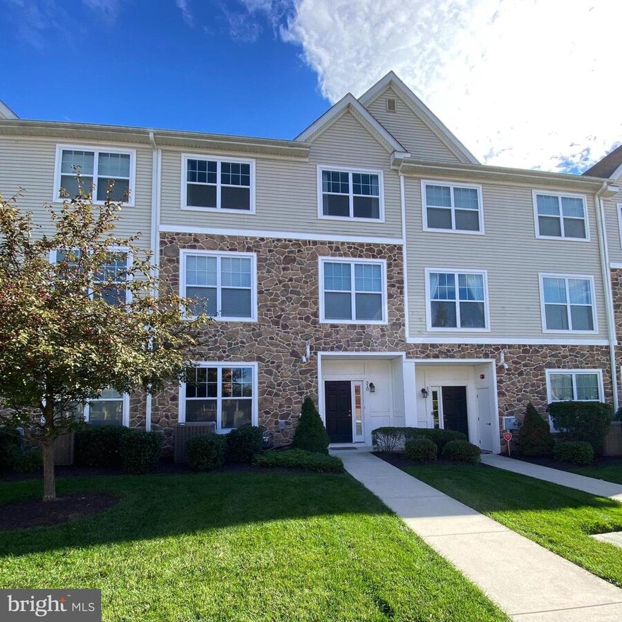 Photo - 310 E Barnard St