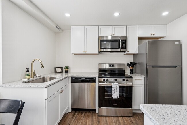 Photo - 1219 Oakcrest St