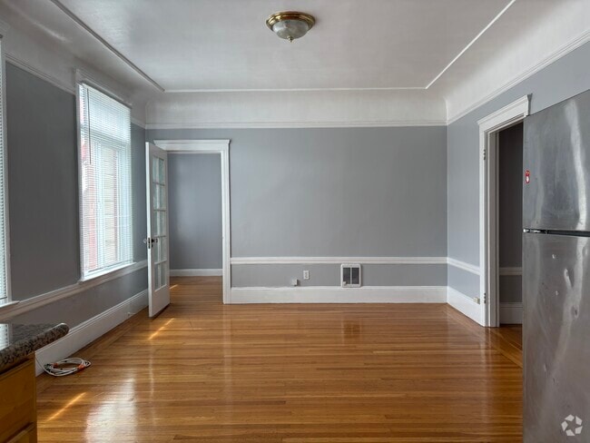 Building Photo - 2120 Clement St Unit 8 Rental
