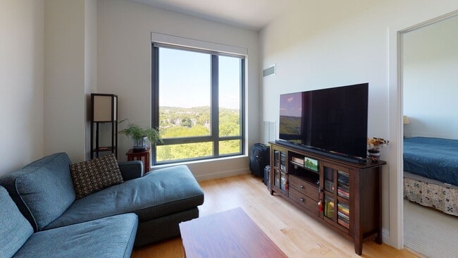 Building Photo - Heat/hot water included, and laundry in unit! Rental