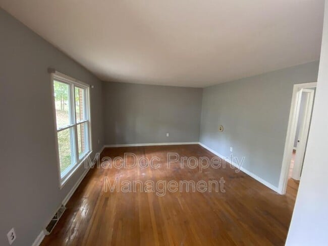 Photo - 727 Chalklevel Rd