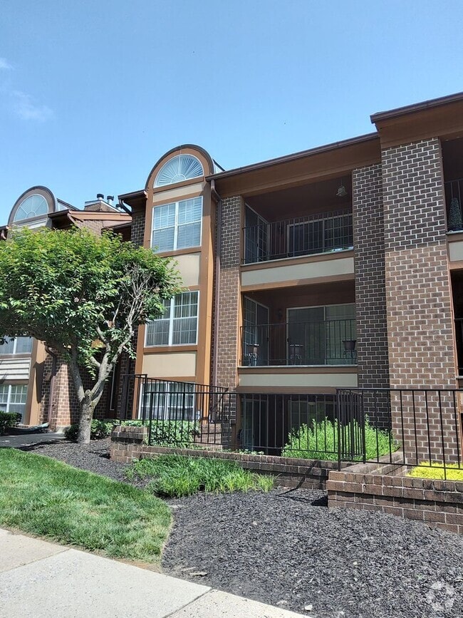 Building Photo - Two Bedroom/ Two Bath Condo at Falls Garde...