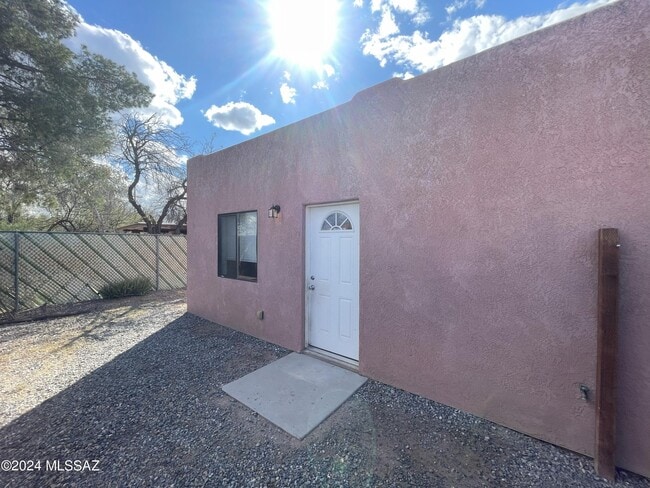 Photo - 1307 W St Clair St