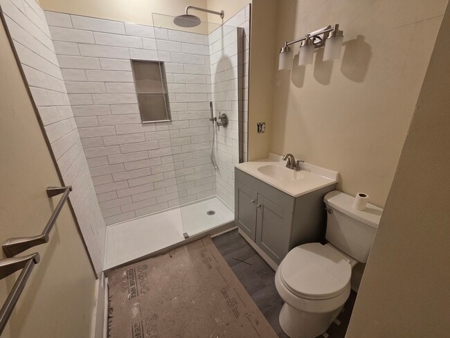 Baño reformado - 146 Park Ave Unidad 1