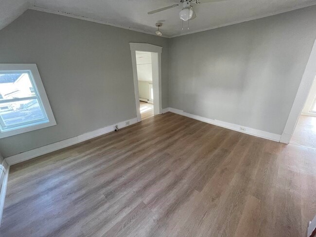 Building Photo - 52 Chestnut Ave Unit 4