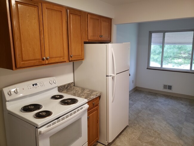 Building Photo - 162 Fairway Dr Unit Clintonville Rental