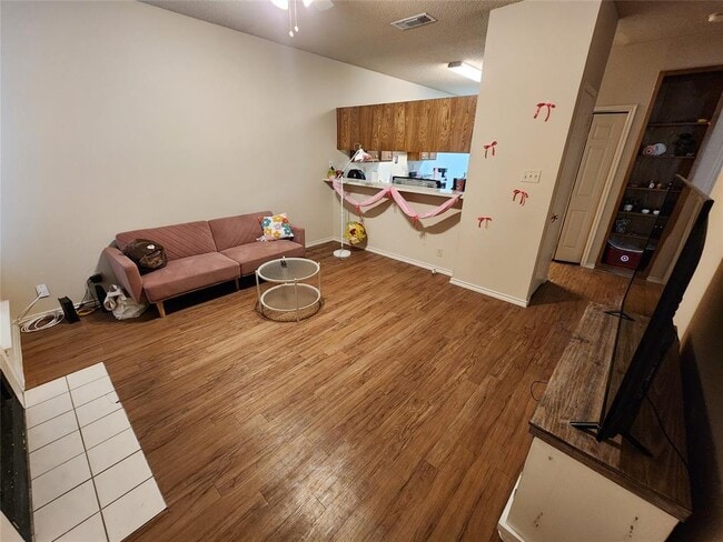 Photo - 2414 Longview St Unidad 306