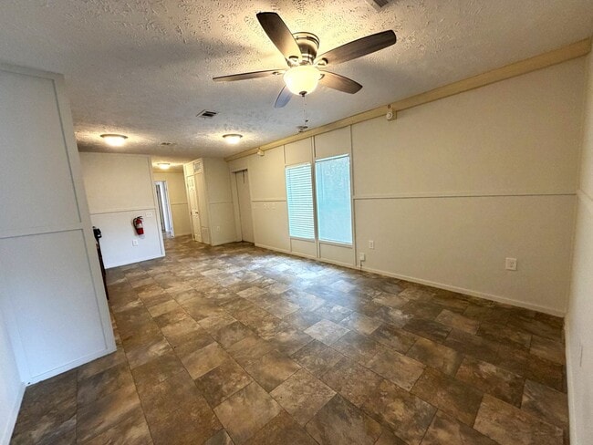 Photo - 2-Bed Mobile Home | Water, Trash & Lawn Care Included! Unit 12