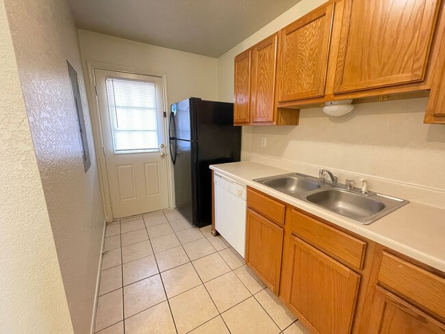 Photo - 2804 Leroy Cir Unidad C