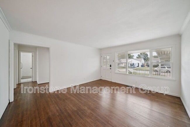 Photo - 219 E 45th Ct