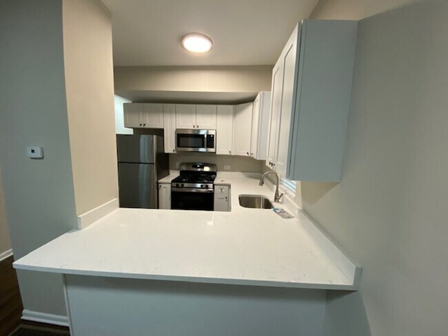 Photo - Newly Renovated Modern 3- Bedroom Apartment Unidad 3644 - #1R