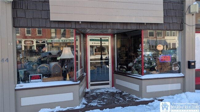 Building Photo - 44 E Main St