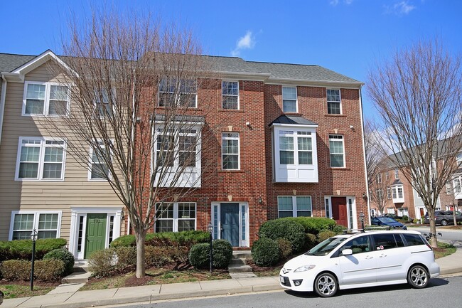 Spacious Cherry Hill Townhome - Spacious Cherry Hill Townhome