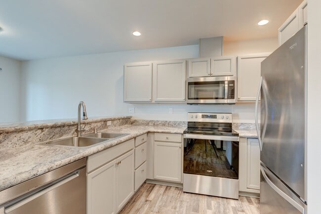 Photo - 2 bed 2 Bath Pet Friendly Condo in Summerw...