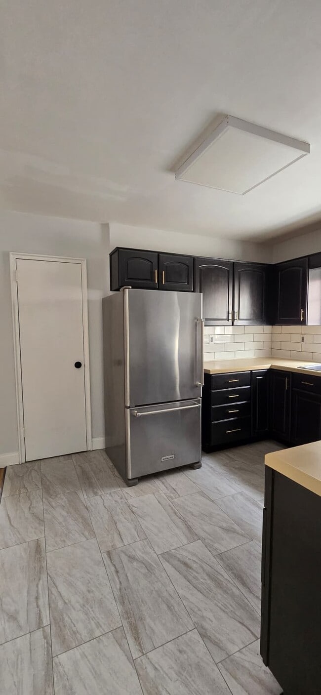 Kitchen - 1042 E 211th St Unit 1st Fl
