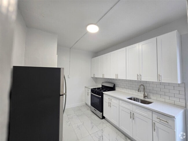 Building Photo - 143 Jericho Tpke Rental