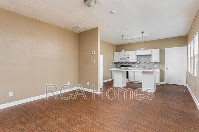 Photo - 3117 E Michigan St