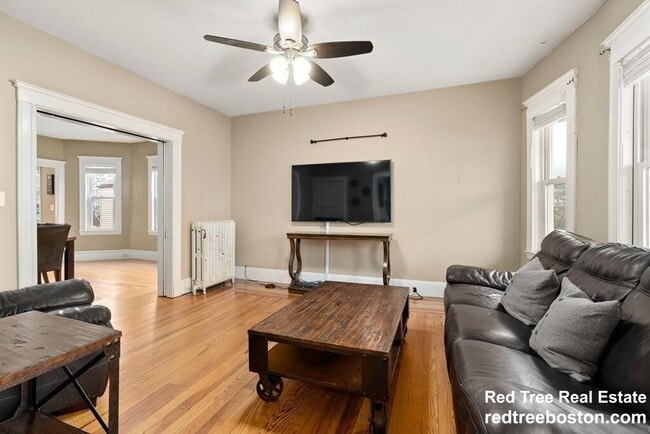 Building Photo - 14 Bowdoin St Unit 2