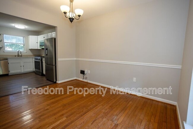 Photo - 5685 Roundtree Dr