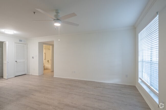 2BR, 2BA - 951SF: